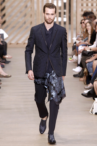 Louis Vuitton / - 2011